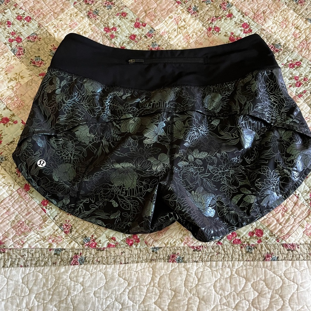 Lululemon running Shorts size 6